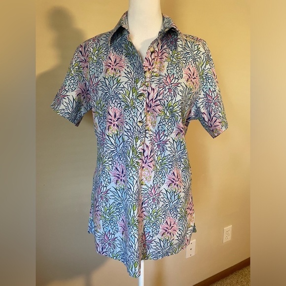 Go Barefoot Hawaiian shirt woman’s size small. Blue, pink and green pineapples - Picture 2 of 10